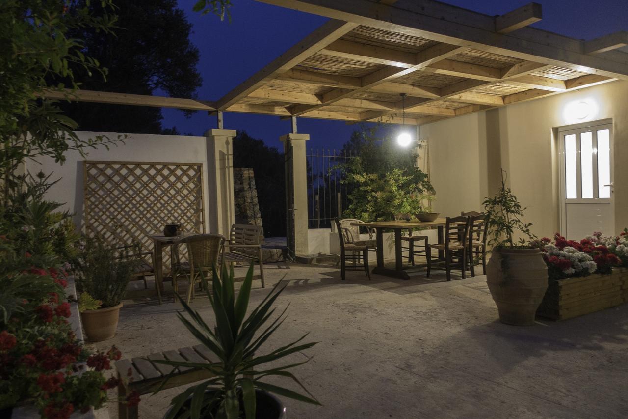 Villa Dio Petres Kroustas エクステリア 写真