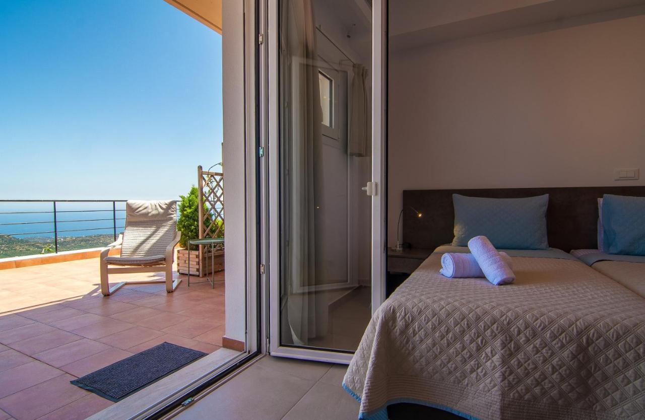 Villa Dio Petres Kroustas エクステリア 写真