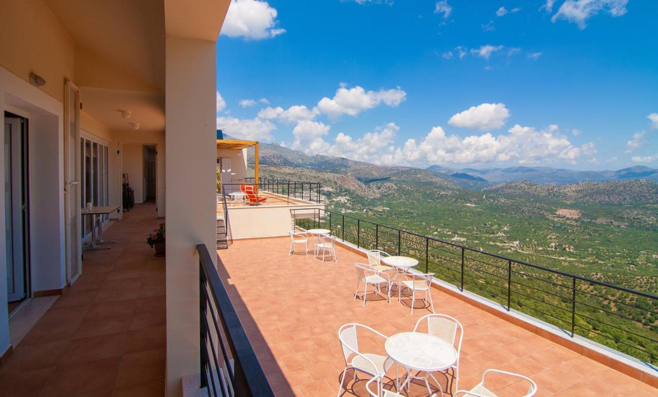Villa Dio Petres Kroustas エクステリア 写真