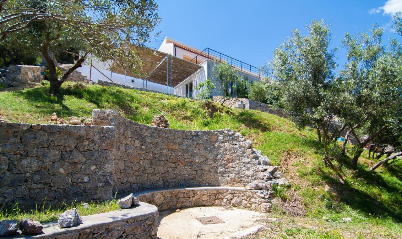 Villa Dio Petres Kroustas エクステリア 写真