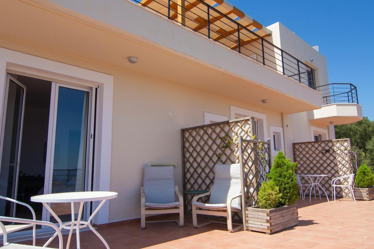 Villa Dio Petres Kroustas エクステリア 写真