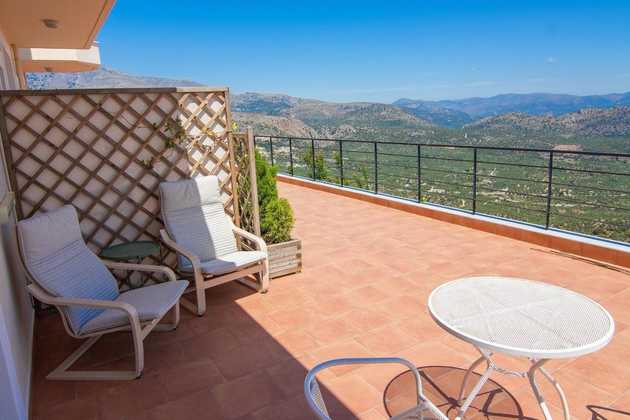 Villa Dio Petres Kroustas エクステリア 写真