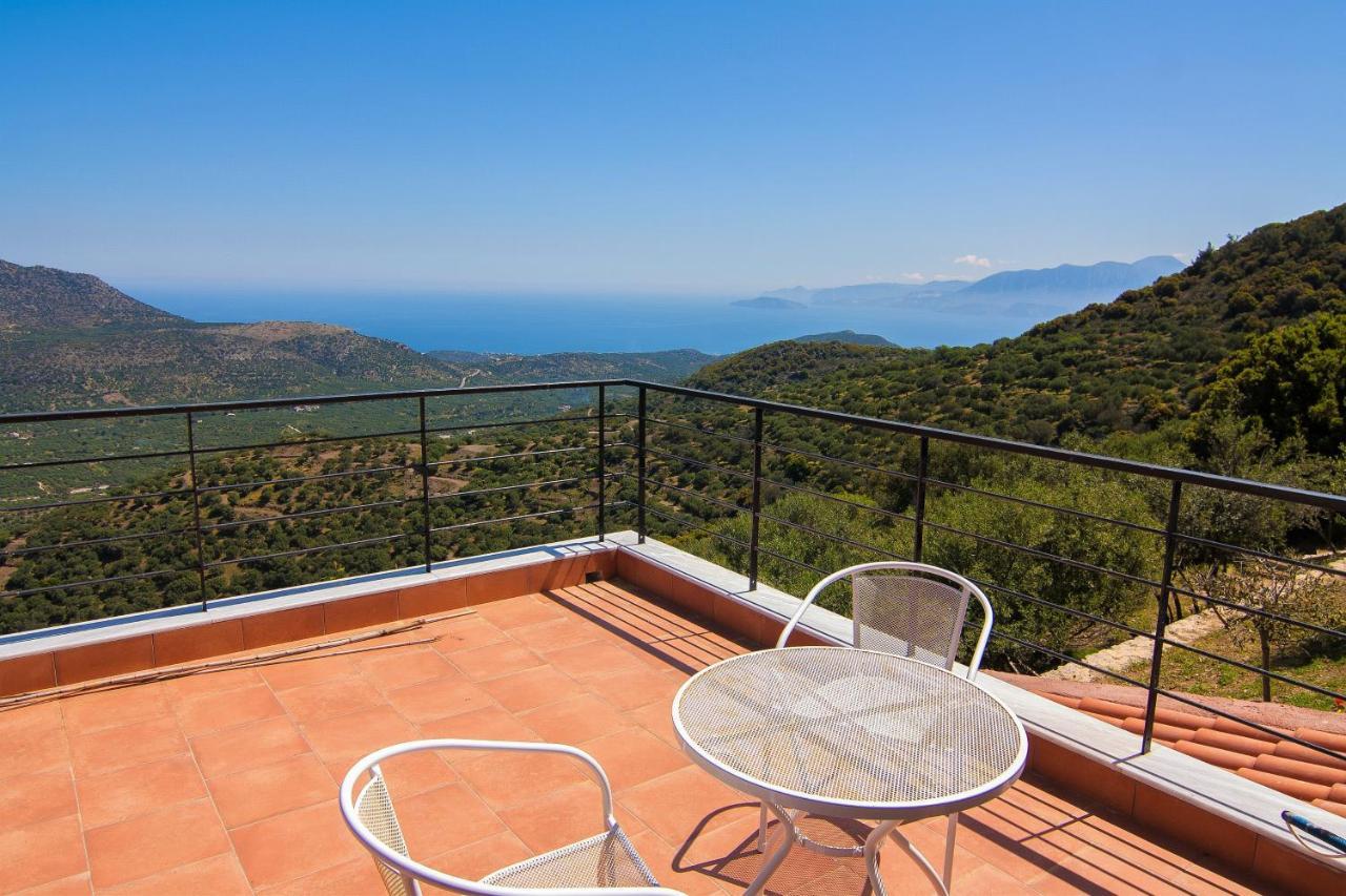 Villa Dio Petres Kroustas エクステリア 写真