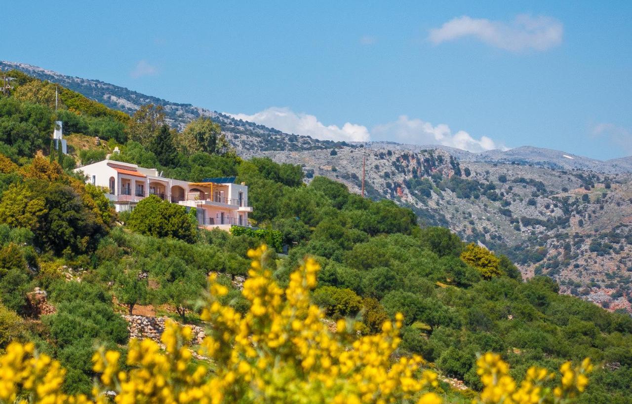 Villa Dio Petres Kroustas エクステリア 写真